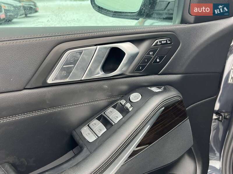 Внедорожник / Кроссовер BMW X7 2020 в Луцке