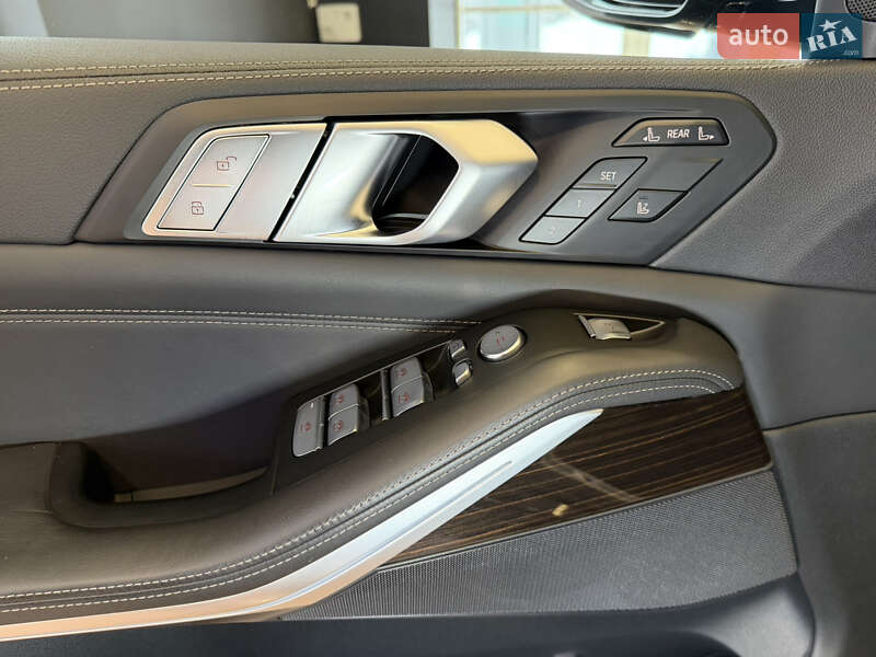 Внедорожник / Кроссовер BMW X7 2021 в Киеве