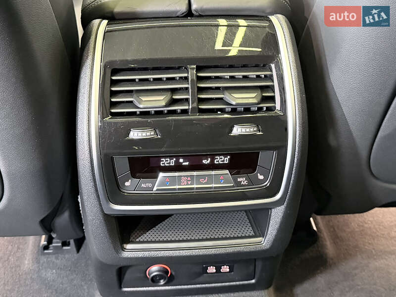 Внедорожник / Кроссовер BMW X7 2021 в Киеве