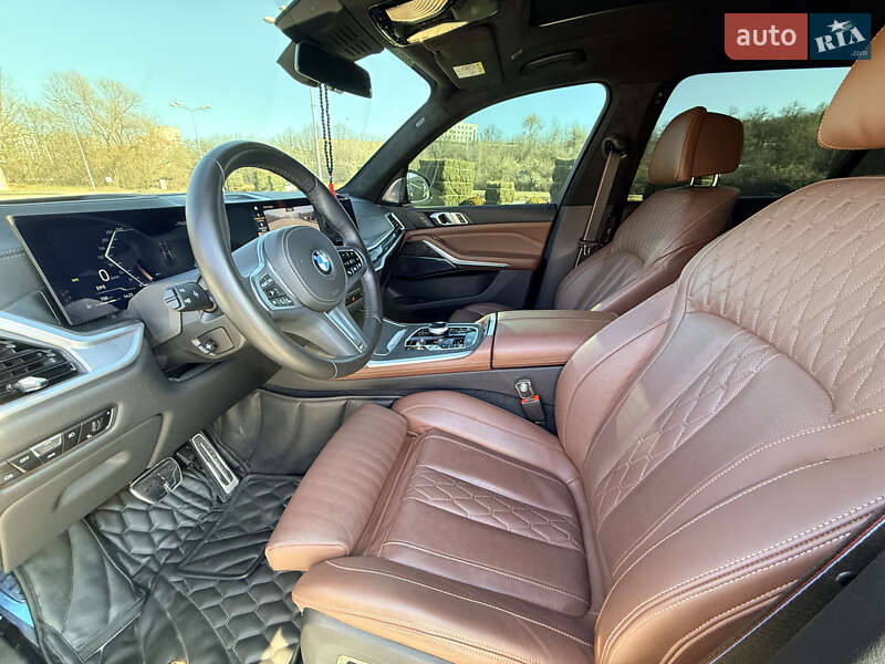 Позашляховик / Кросовер BMW X7 2023 в Дніпрі
