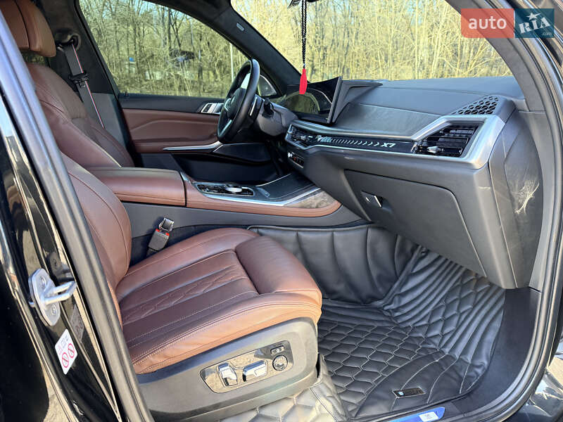 Позашляховик / Кросовер BMW X7 2023 в Дніпрі