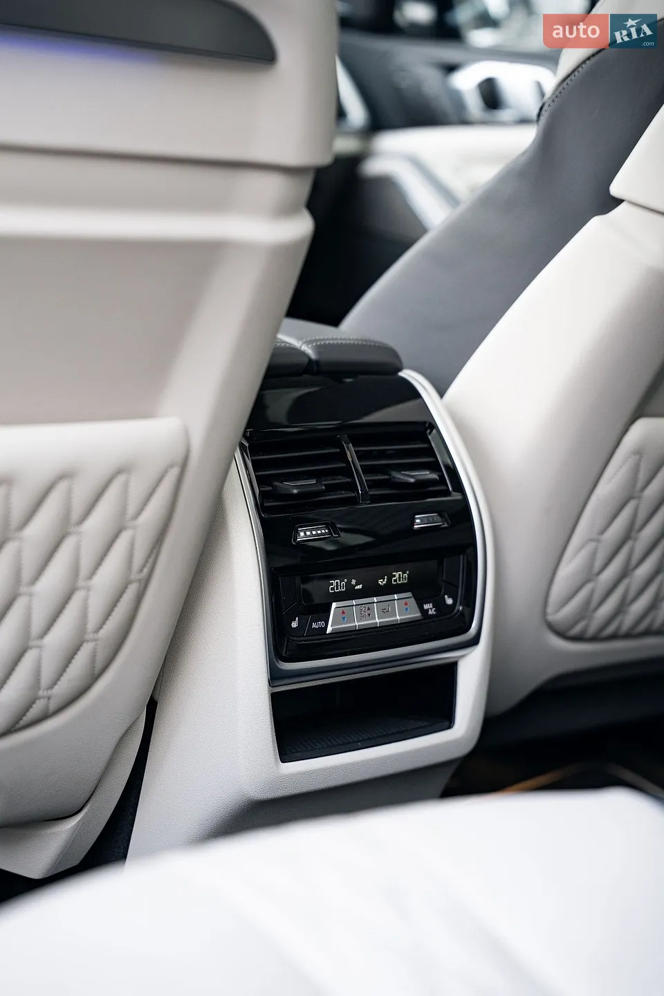 2023 BMW X7 - мініатюра 30