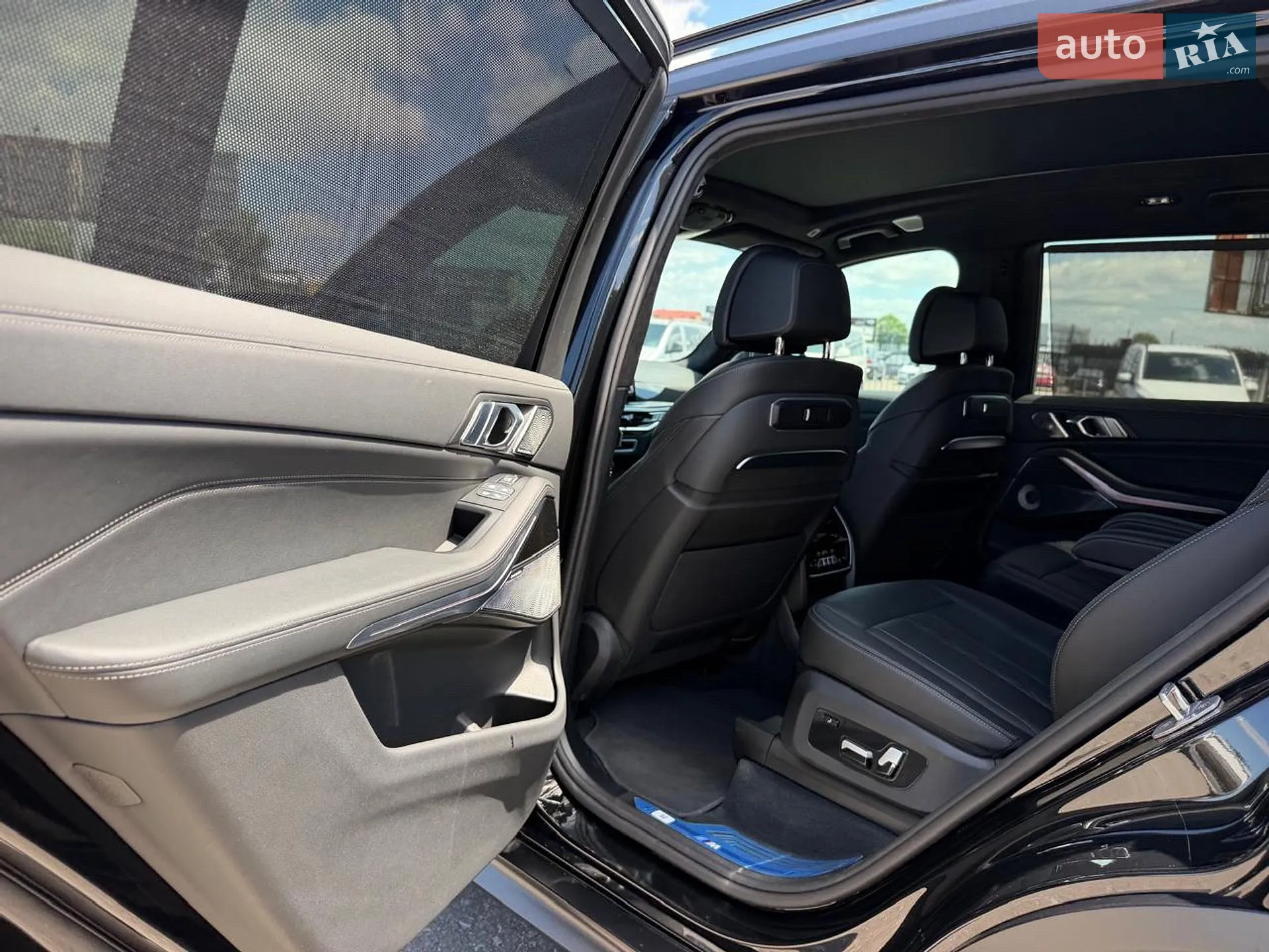 2025 BMW X7 - мініатюра 84