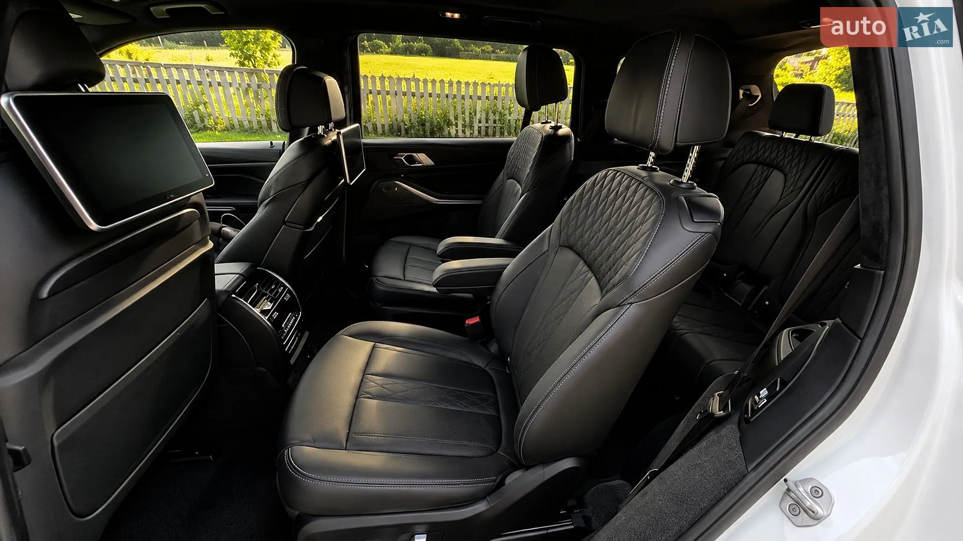 2020 BMW X7 - мініатюра 17