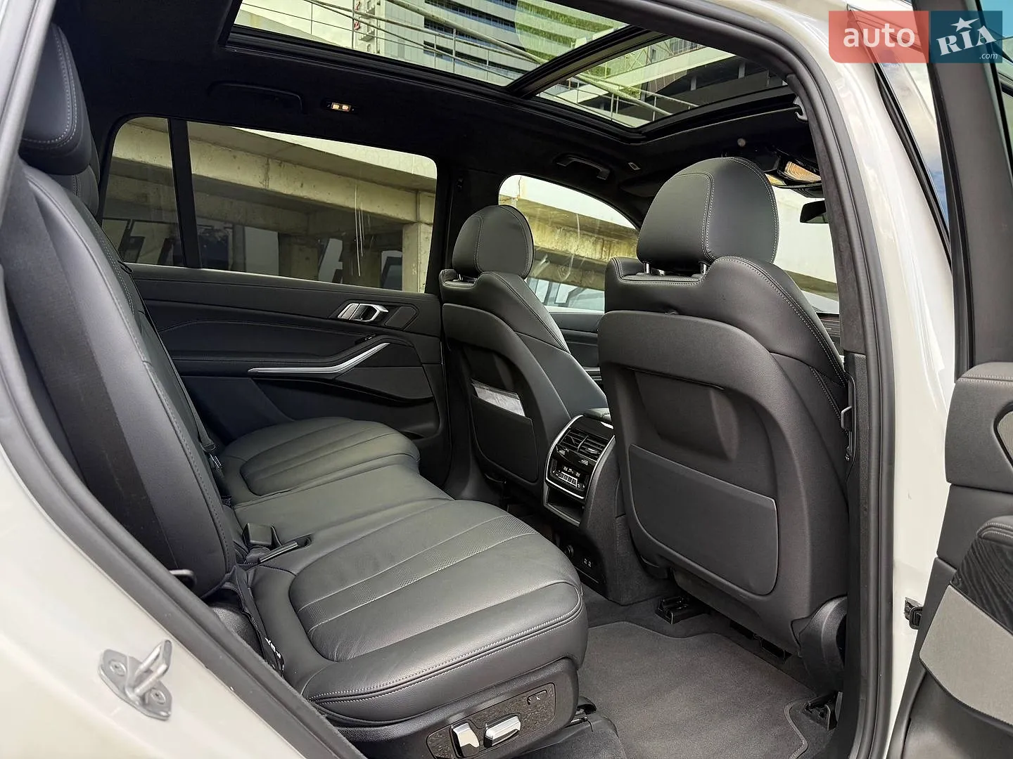 2022 BMW X7 - мініатюра 39