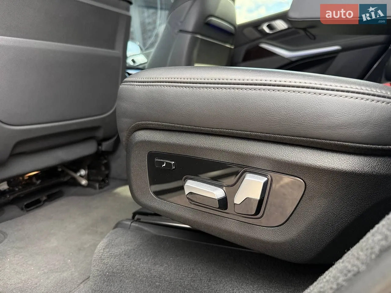 2021 BMW X7 - мініатюра 34