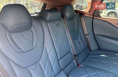Позашляховик / Кросовер BMW XM 2023 в 