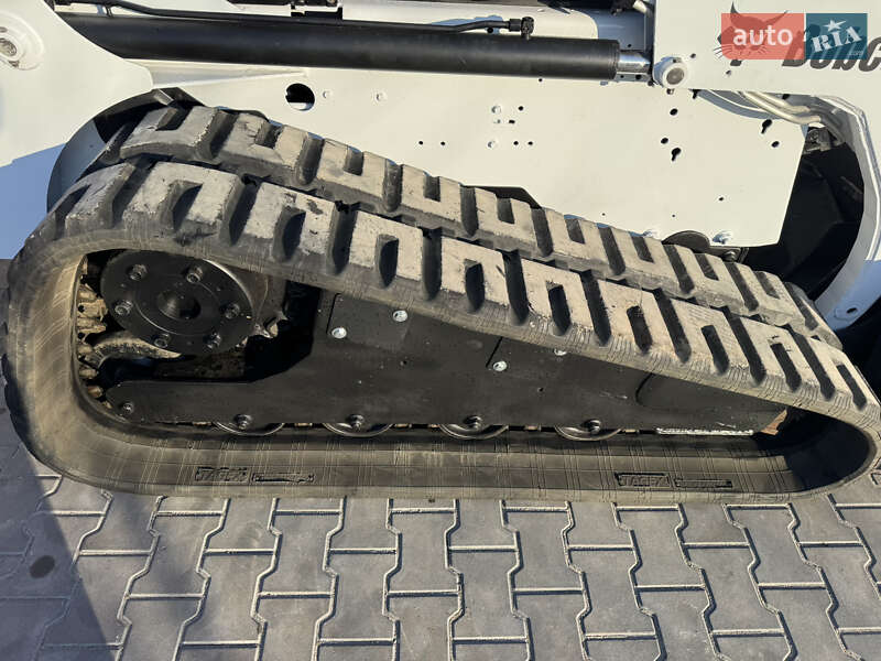 Фронтальный погрузчик Bobcat 864 2004 в Каменец-Подольском