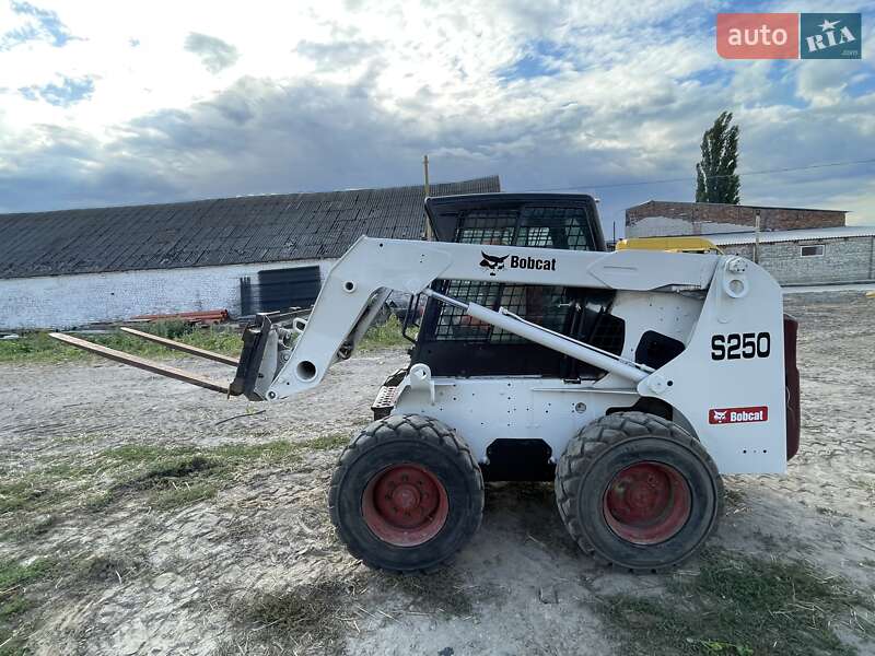 Минипогрузчик Bobcat S220 2010 в Луцке