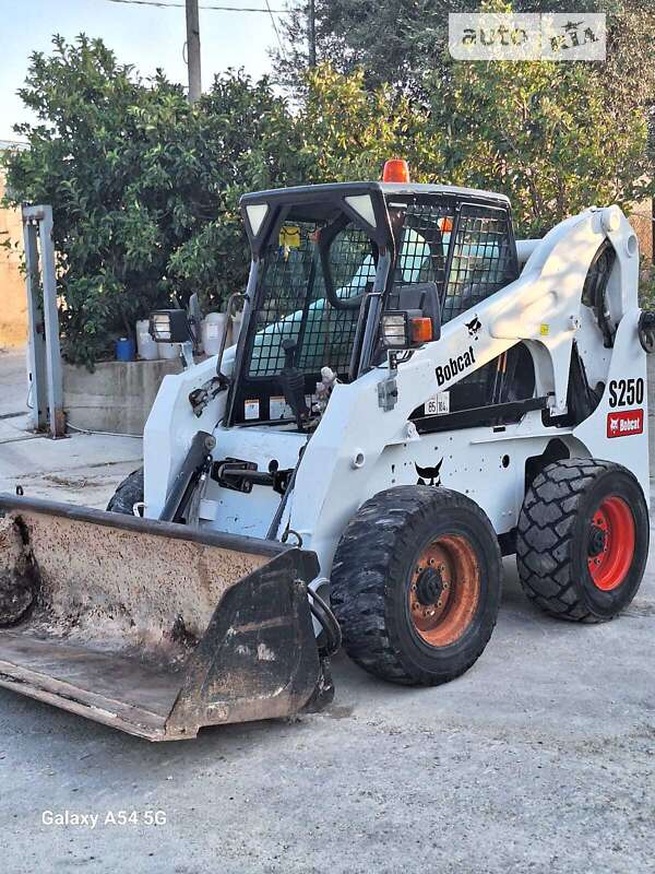 Минипогрузчик Bobcat S250 2005 в Луцке