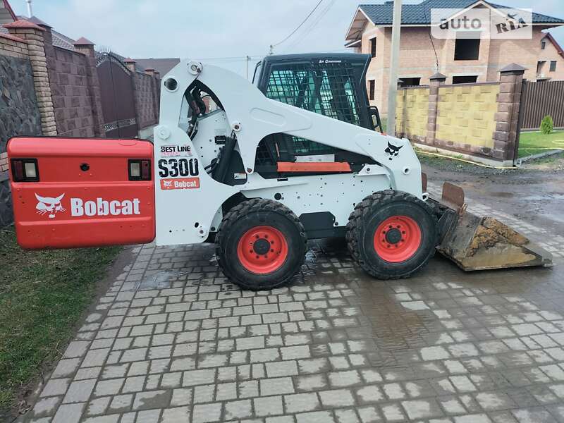 Фронтальный погрузчик Bobcat S300 2010 в Луцке фото 9 Фронтальный погрузчик Bobcat S300 2010 в Луцке