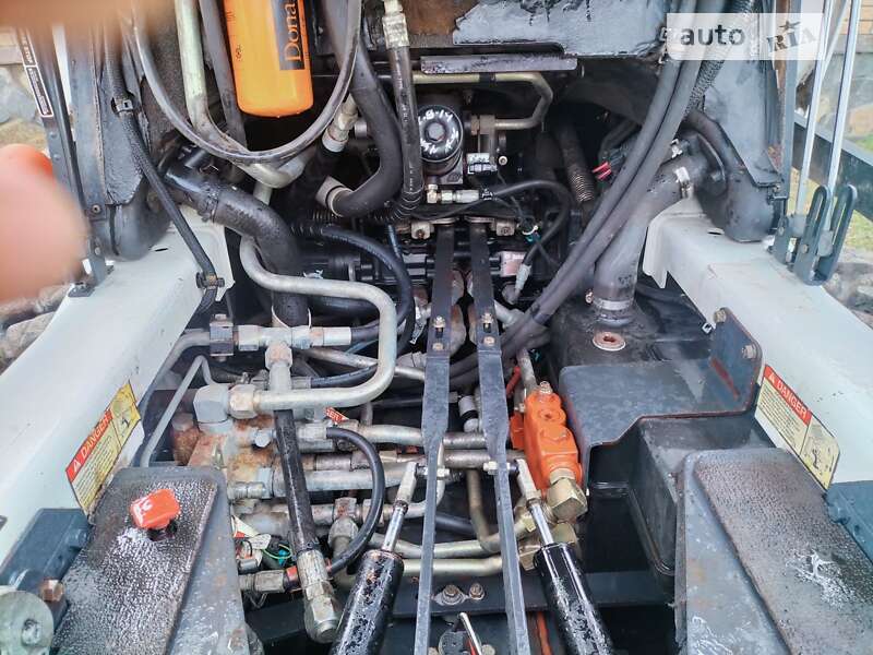 Фронтальный погрузчик Bobcat S300 2010 в Луцке фото 10 Фронтальный погрузчик Bobcat S300 2010 в Луцке