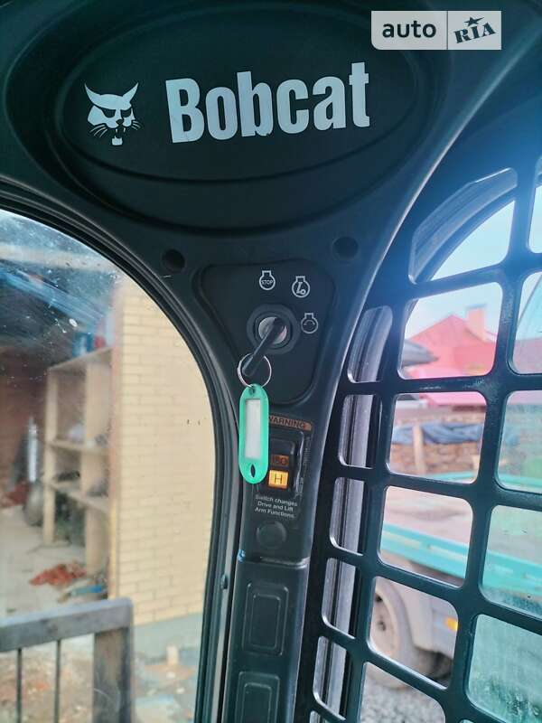 Фронтальный погрузчик Bobcat S750 2011 в Луцке