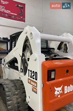 Міні-вантажник Bobcat T300 2009 в Львові