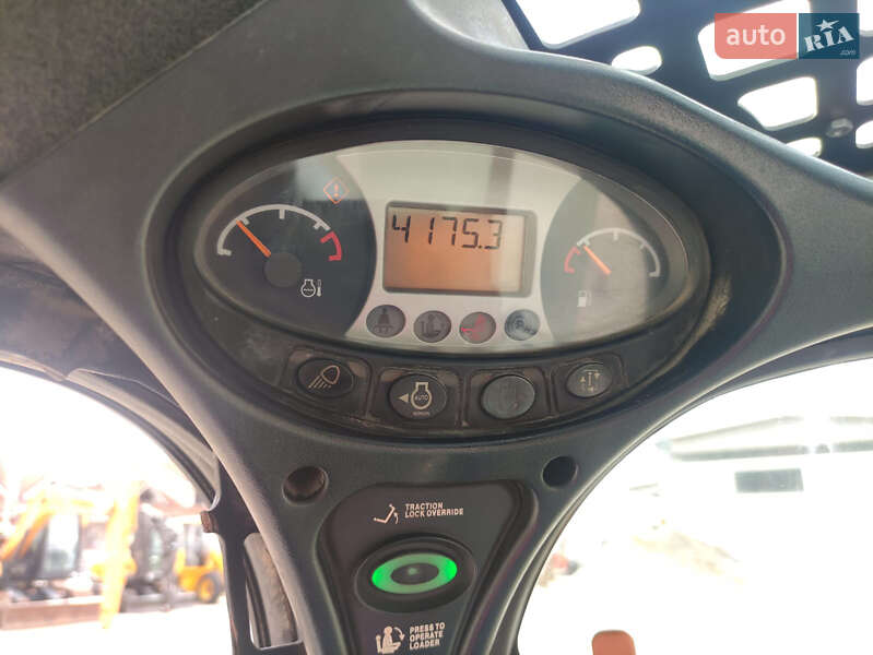 Міні-вантажник Bobcat T740 2015 в Луцьку