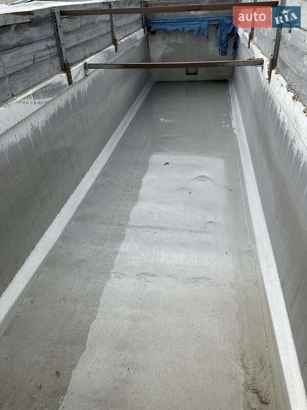 Самосвал полуприцеп Bodex KIS 3W-A 2011 в Остроге