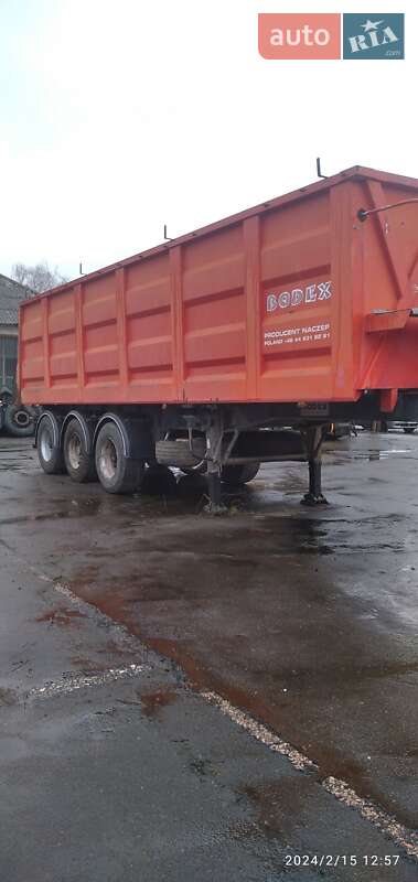 Самосвал полуприцеп Bodex KIS 3W-S 2007 в 