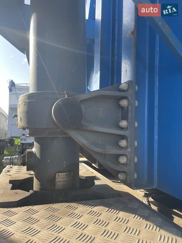 Самосвал полуприцеп Bodex KIS 3W 2013 в Виннице