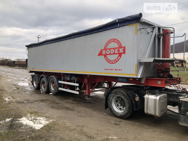 Зерновоз - полуприцеп Bodex Kiss 33 2003 в Ивано-Франковске