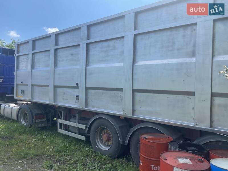 Самоскид напівпричіп Bodex Kiss 33 2003 в Старокостянтинові