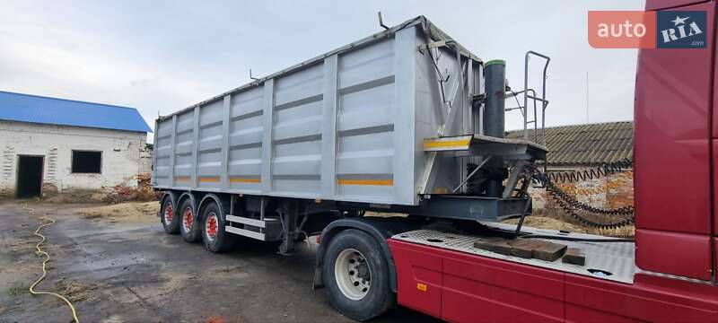 Зерновоз - напівпричіп Bodex Kiss 33 2004 в 