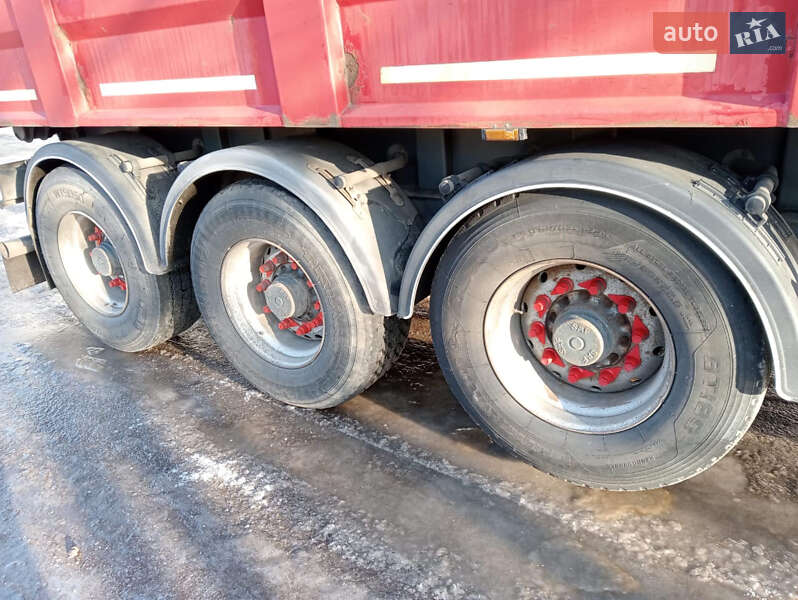 Зерновоз - напівпричіп Bodex Kiss 1998 в Дніпрі