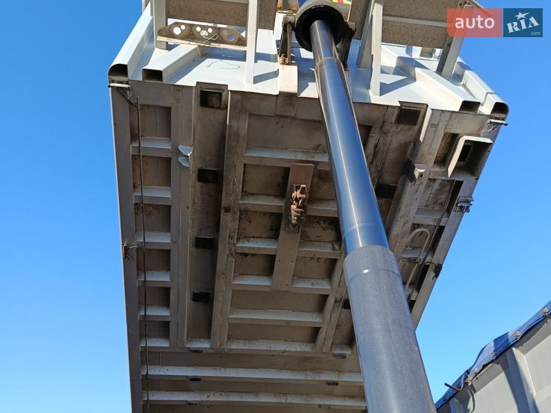 Зерновоз - полуприцеп Bodex Полуприцеп 2018 в Долине