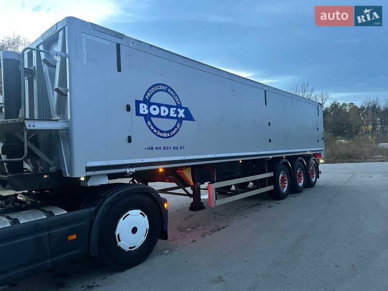 Зерновоз - полуприцеп Bodex Полуприцеп 2018 в Долине