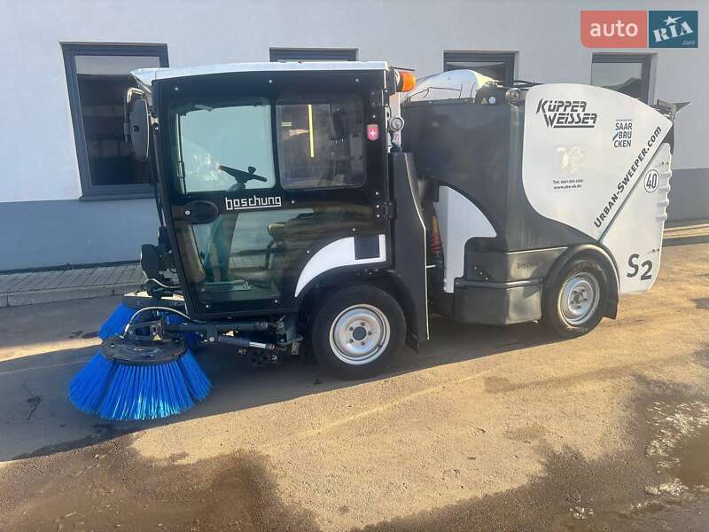 Подметальная машина Boschung Urban Sweeper S2 2016 в Брошневе-Осаде