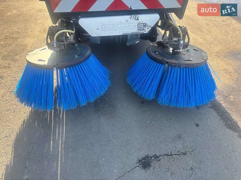 Подметальная машина Boschung Urban Sweeper S2 2016 в Брошневе-Осаде