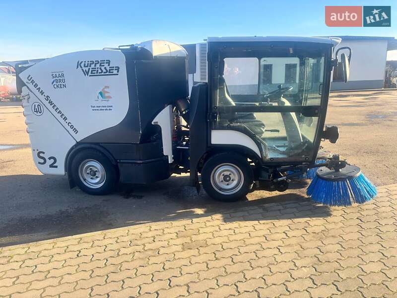 Подметальная машина Boschung Urban Sweeper S2 2016 в Брошневе-Осаде