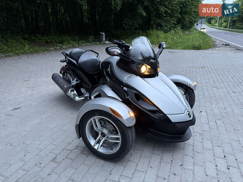 Трицикл BRP Can Am 2008 в Кременце