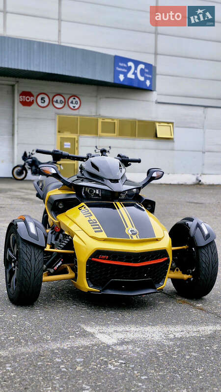 Трицикл BRP Can Am 2017 в Києві