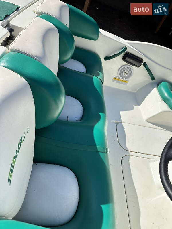 Катер BRP Challenger 2001 в Белой Церкви
