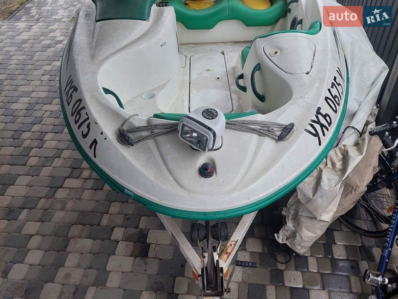 Катер BRP Challenger 2002 в Киеве