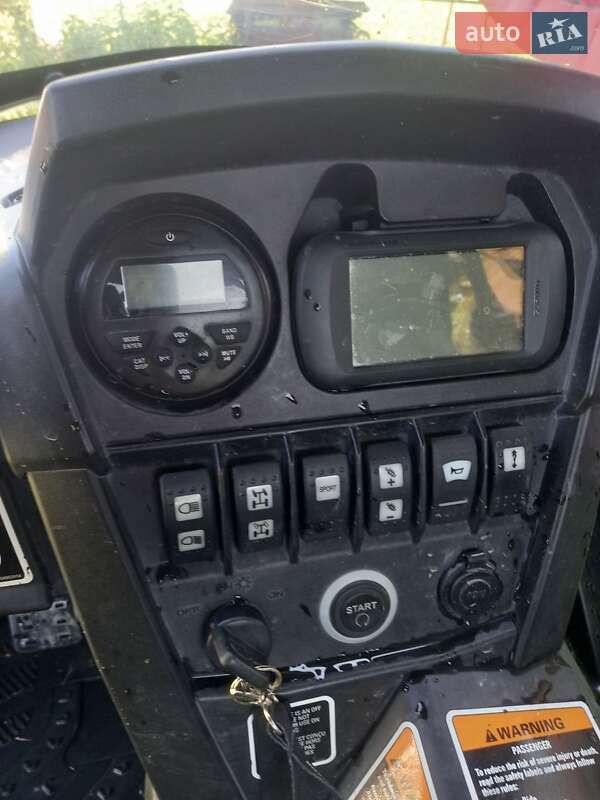 Мотовездеход BRP Commander 2011 в Ивано-Франковске