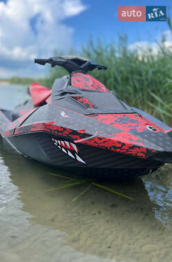 Гидроцикл спортивный BRP Spark 2017 в 