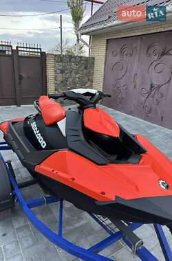 Гідроцикл спортивний BRP Spark 2017 в 