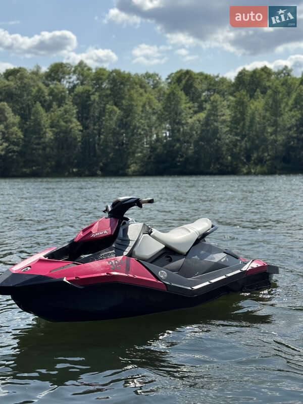 Гідроцикл спортивний BRP Spark 2017 в 