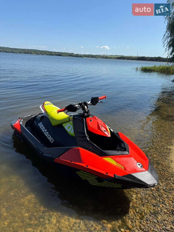 Гідроцикл спортивний BRP Spark 2020 в 