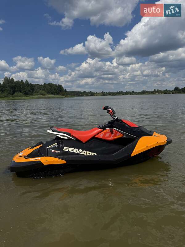 Гидроцикл спортивный BRP Spark 2018 в 
