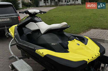 Гідроцикл спортивний BRP Spark 2016 в 
