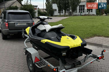 Гідроцикл спортивний BRP Spark 2016 в 