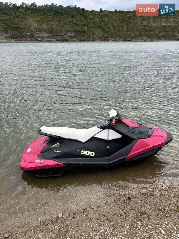 Гідроцикл туристичний BRP Spark 2014 в Кам'янець-Подільському