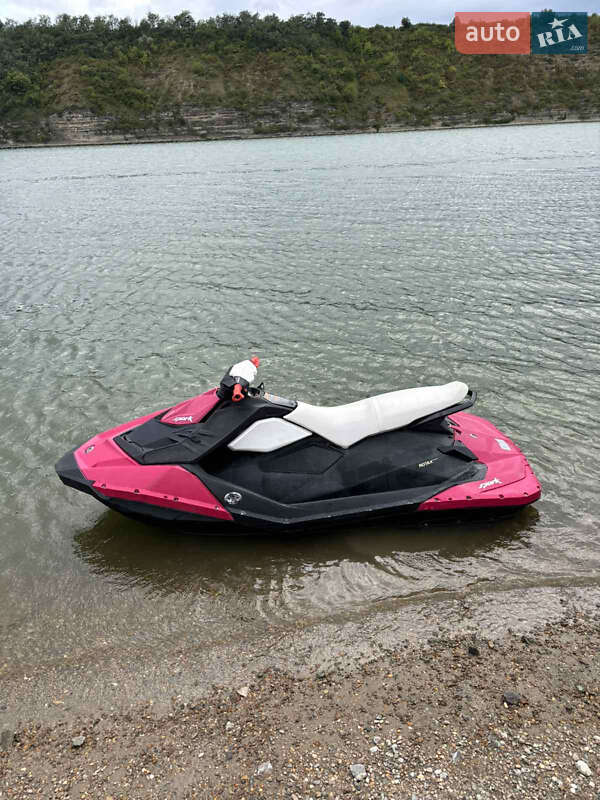 Гідроцикл туристичний BRP Spark 2014 в Кам'янець-Подільському