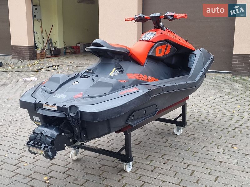 Гидроцикл туристический BRP Spark 2022 в Черновцах
