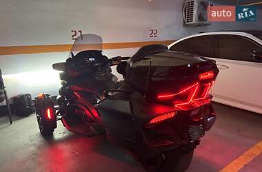 Трицикл BRP Spyder 2020 в 
