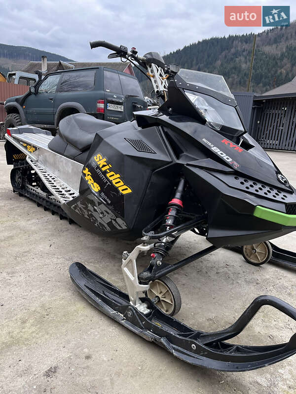 Горные снегоходы BRP Summit 2011 в Рахове