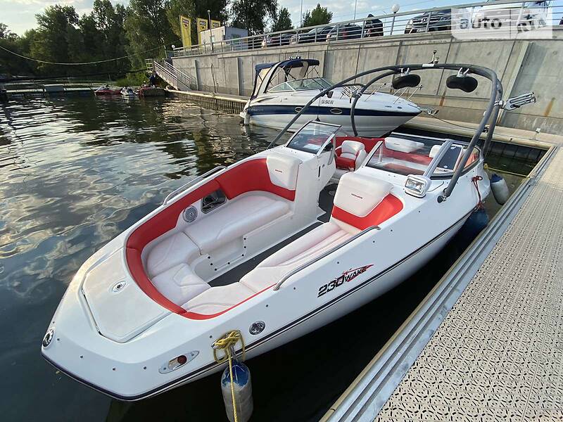 Катер BRP Wake 2010 в Киеве