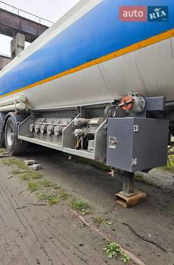 Цистерна напівпричіп BSL STC-1M 2001 в 